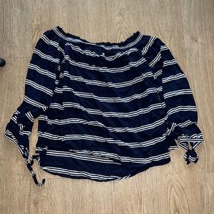 Navy blue 3/4 sleeved blouse with white stripes